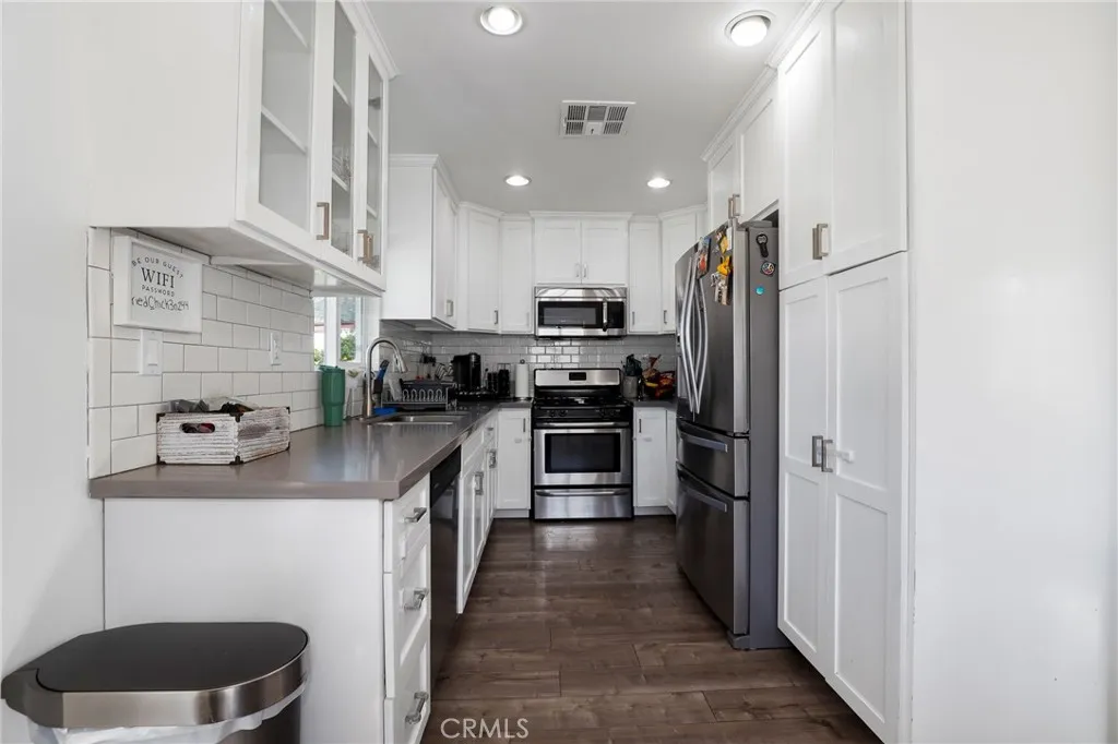 13345 Calcutta, Sylmar, California 91342 home-pic-12