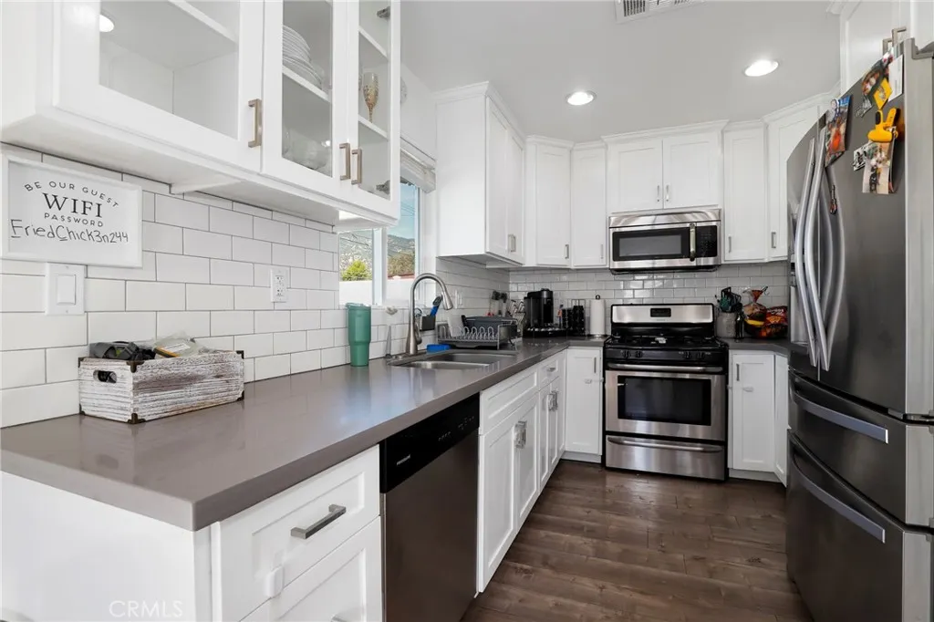 13345 Calcutta, Sylmar, California 91342 home-pic-13