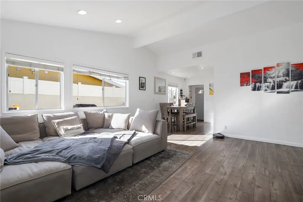 13345 Calcutta, Sylmar, California 91342 home-pic-6