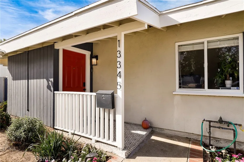 13345 Calcutta, Sylmar, California 91342 home-pic-3
