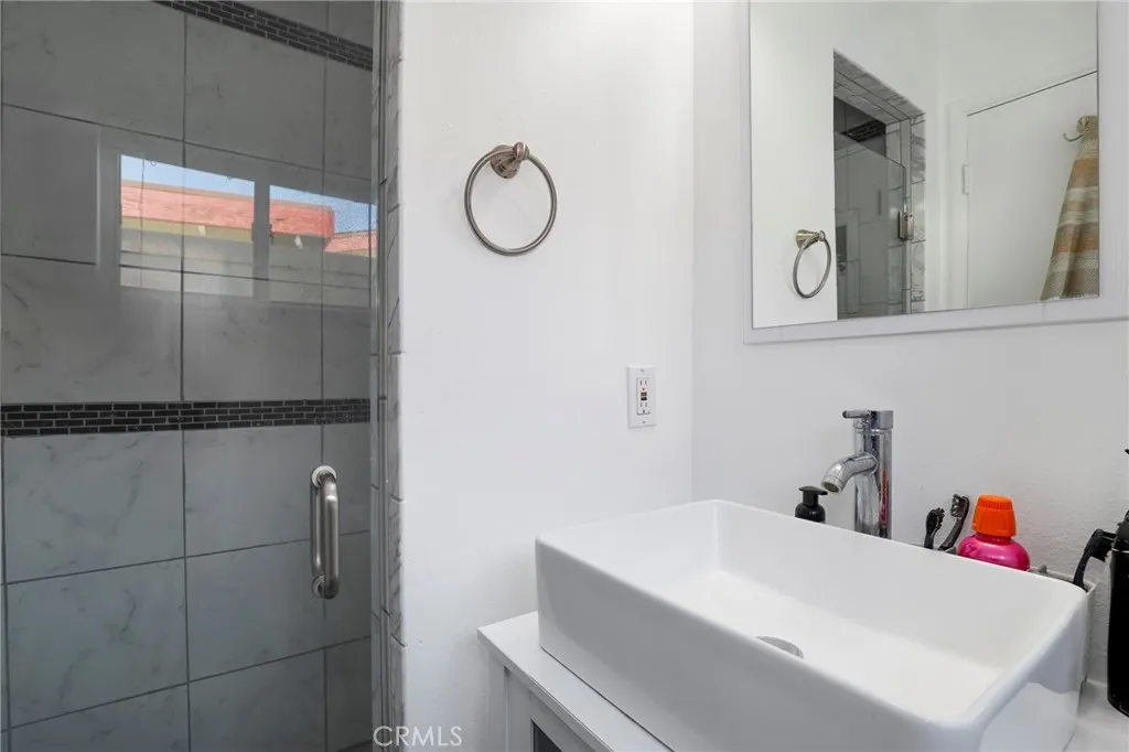 13345 Calcutta, Sylmar, California 91342 home-pic-17