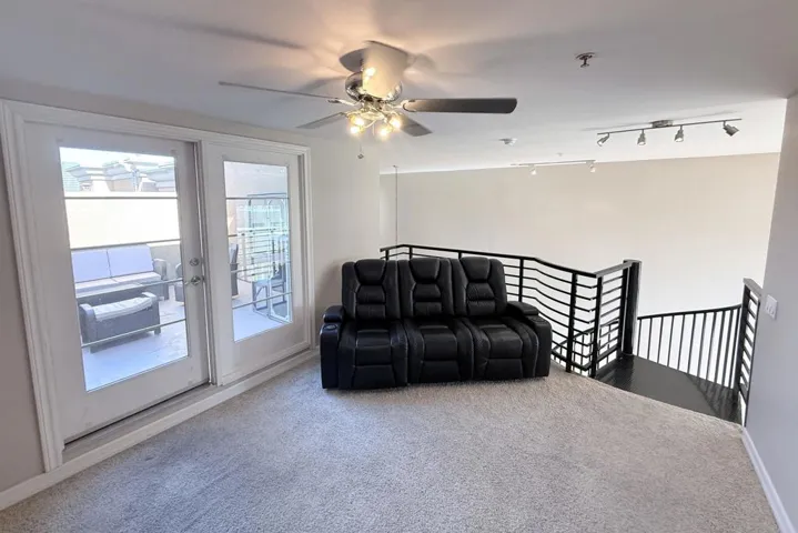BONUS - LOFT UPSTAIRS