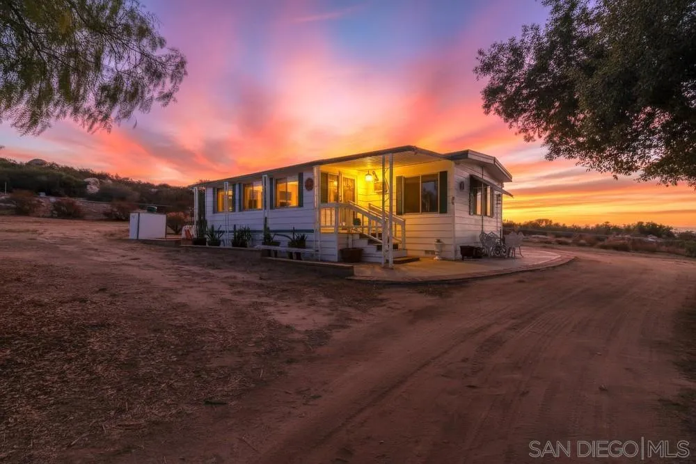 2036 Boulder Oaks Rd, Potrero, California 91963 home-pic-1