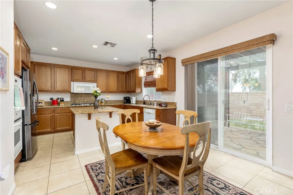 152 Paisley Court, Beaumont, California 92223 home-pic-6