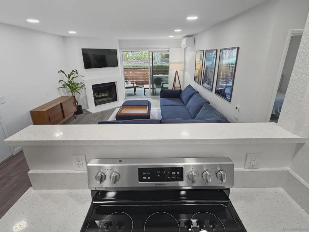 1810 S El Camino Real 101, Encinitas, California 92024 home-pic-12