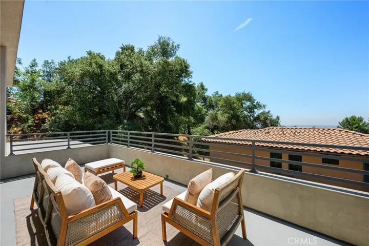 620 Baldwin Court, Sierra Madre, California 91024