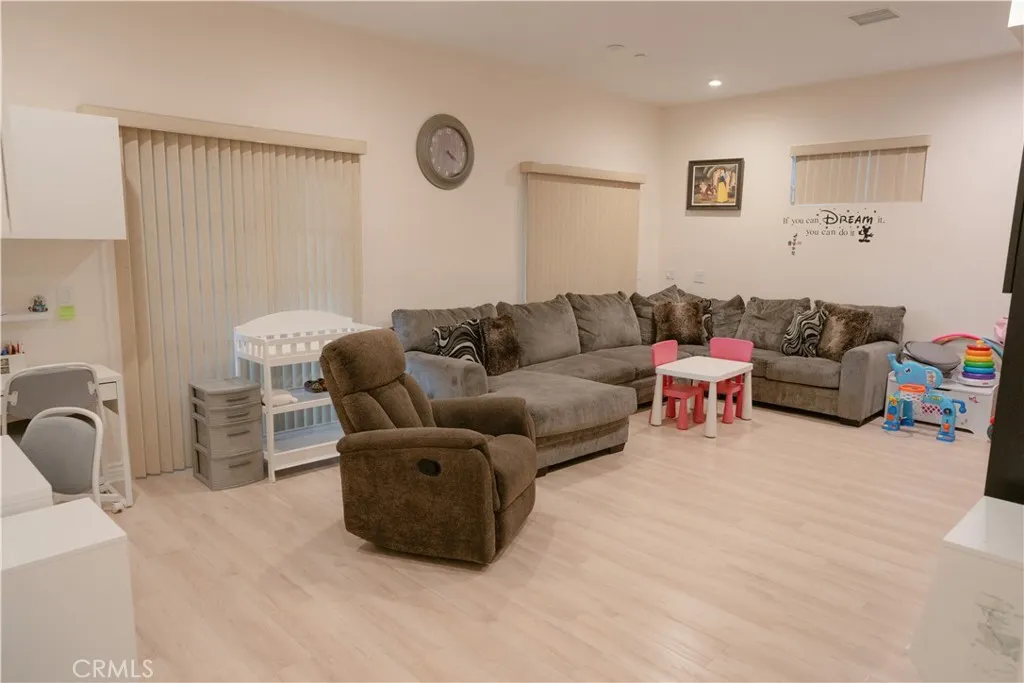 1135 E Verdugo Avenue, Burbank, California 91501 home-pic-27