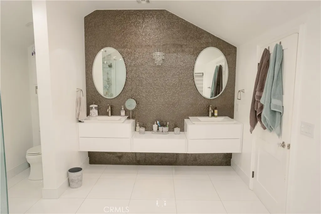 1135 E Verdugo Avenue, Burbank, California 91501 home-pic-32