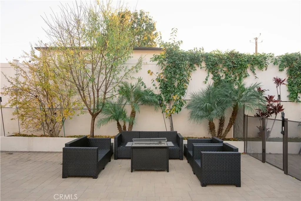 1135 E Verdugo Avenue, Burbank, California 91501 home-pic-54