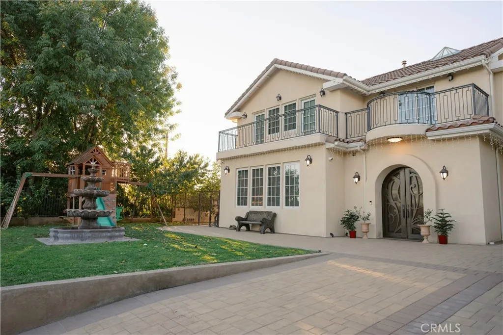 1135 E Verdugo Avenue, Burbank, California 91501 home-pic-3