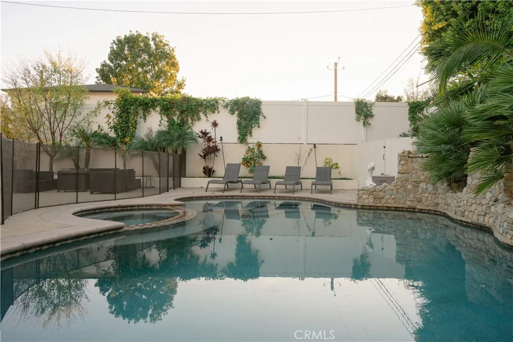 1135 E Verdugo Avenue, Burbank, California 91501 home-pic-48