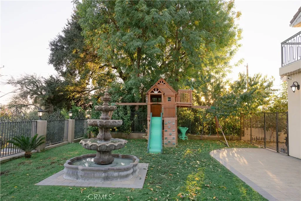 1135 E Verdugo Avenue, Burbank, California 91501 home-pic-63