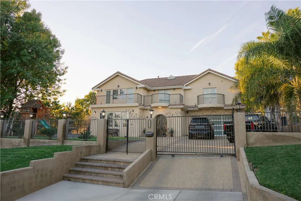 1135 E Verdugo Avenue, Burbank, California 91501 home-pic-1