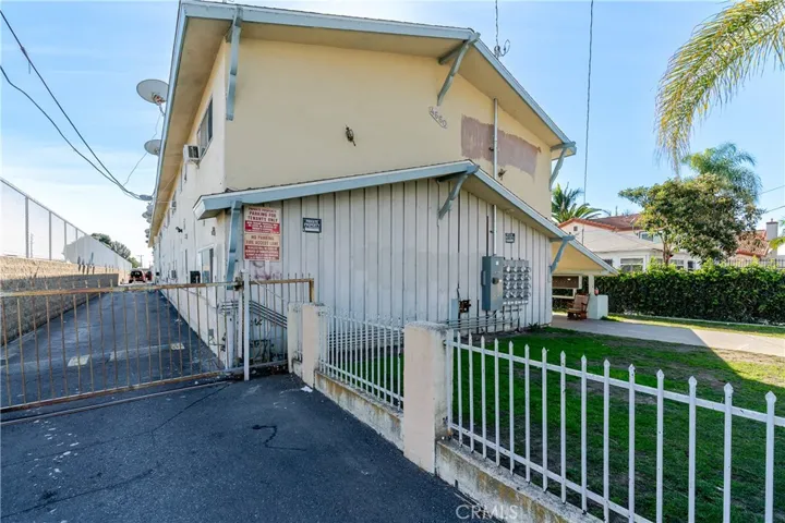 4660 Clara, Cudahy, California 90201