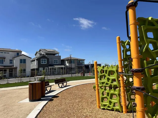 Homes in the background are the model homes not the actual homesite.