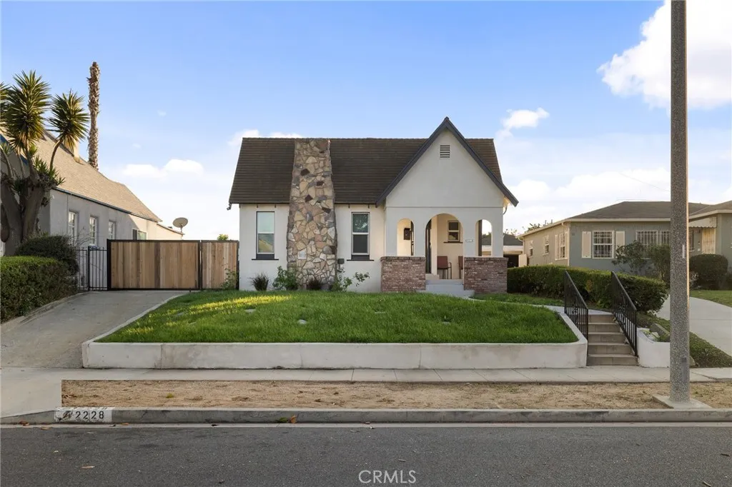 2228 W 78th Street, Inglewood, California 90305 home-pic-1