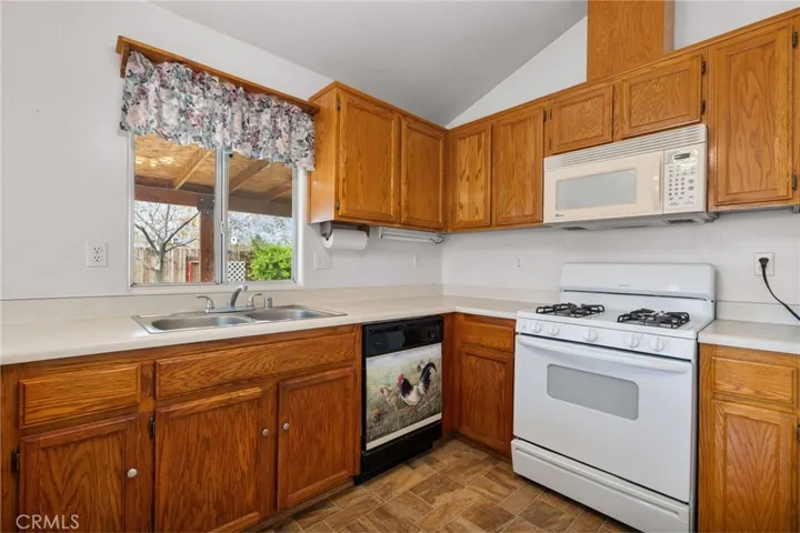 318 Leeta, Bakersfield, California 93307
