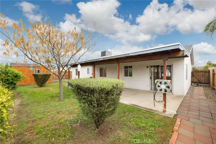 318 Leeta, Bakersfield, California 93307