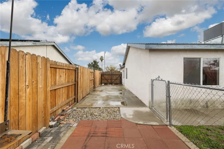 318 Leeta, Bakersfield, California 93307