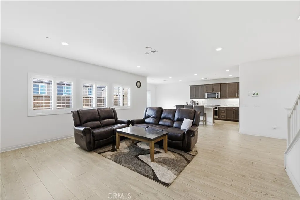 5242 Hayes Court, Fontana, California 92336 home-pic-2