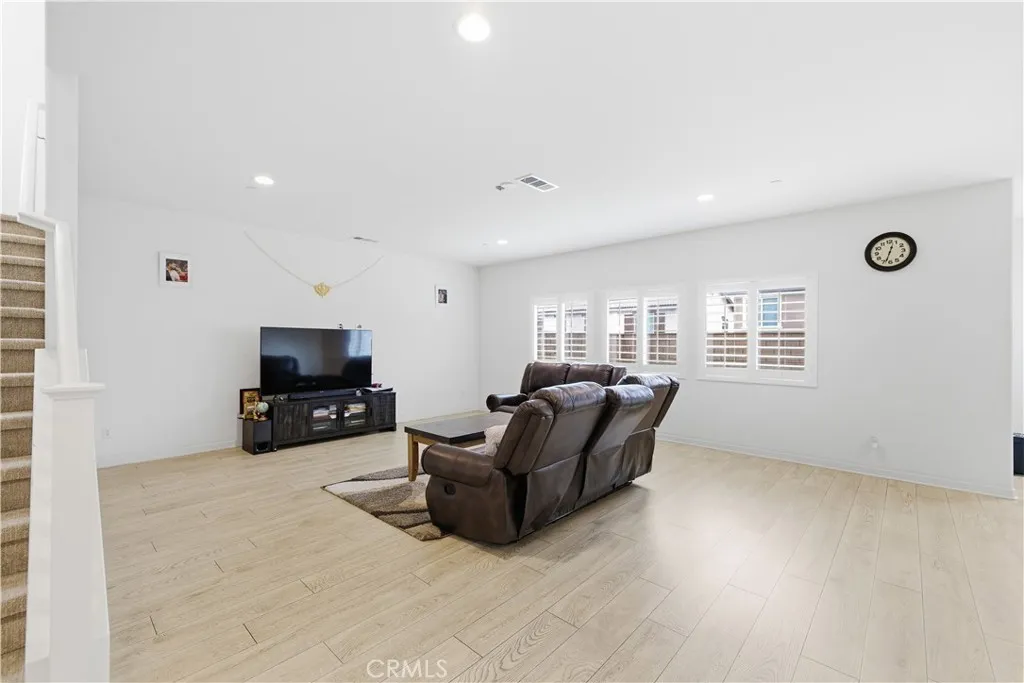 5242 Hayes Court, Fontana, California 92336 home-pic-10