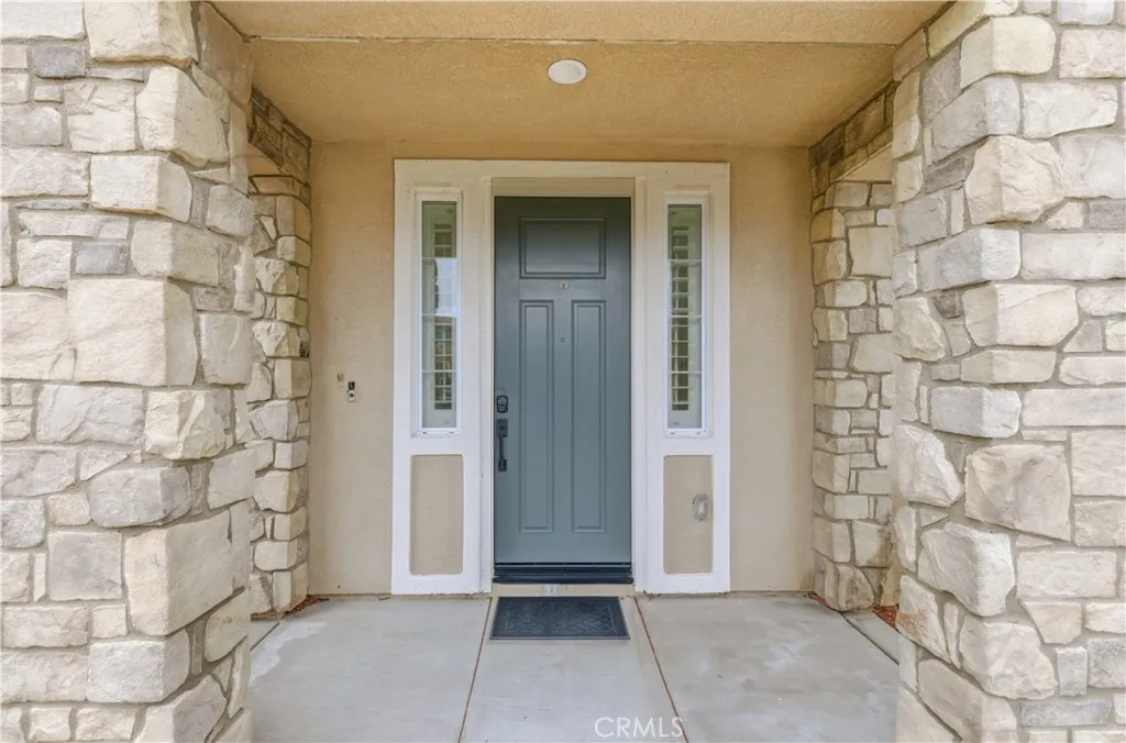 5242 Hayes Court, Fontana, California 92336 home-pic-8