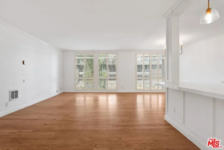 Living / Dining Area