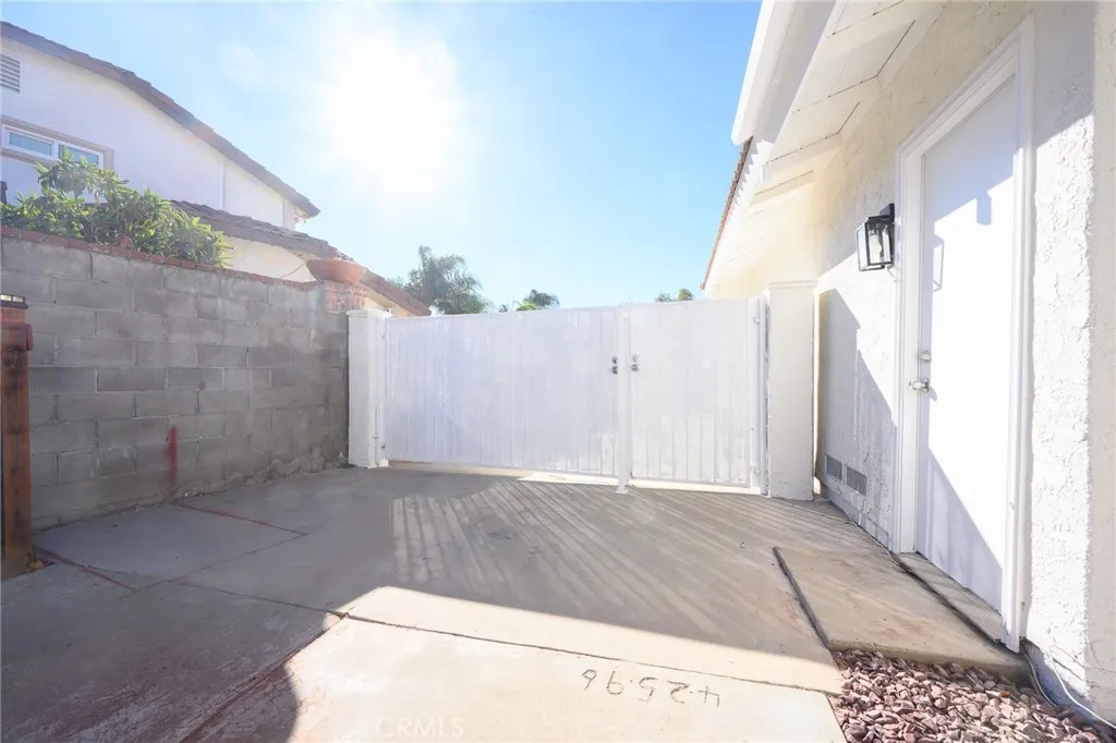 2350 N Beechwood, Rialto, California 92377 home-pic-37