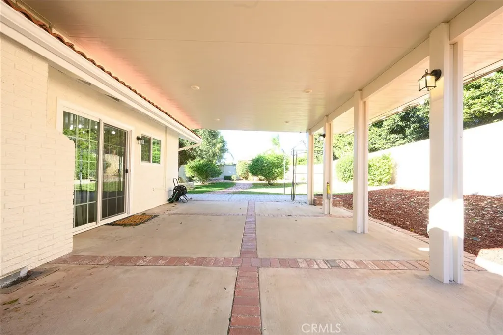 2350 N Beechwood, Rialto, California 92377 home-pic-32