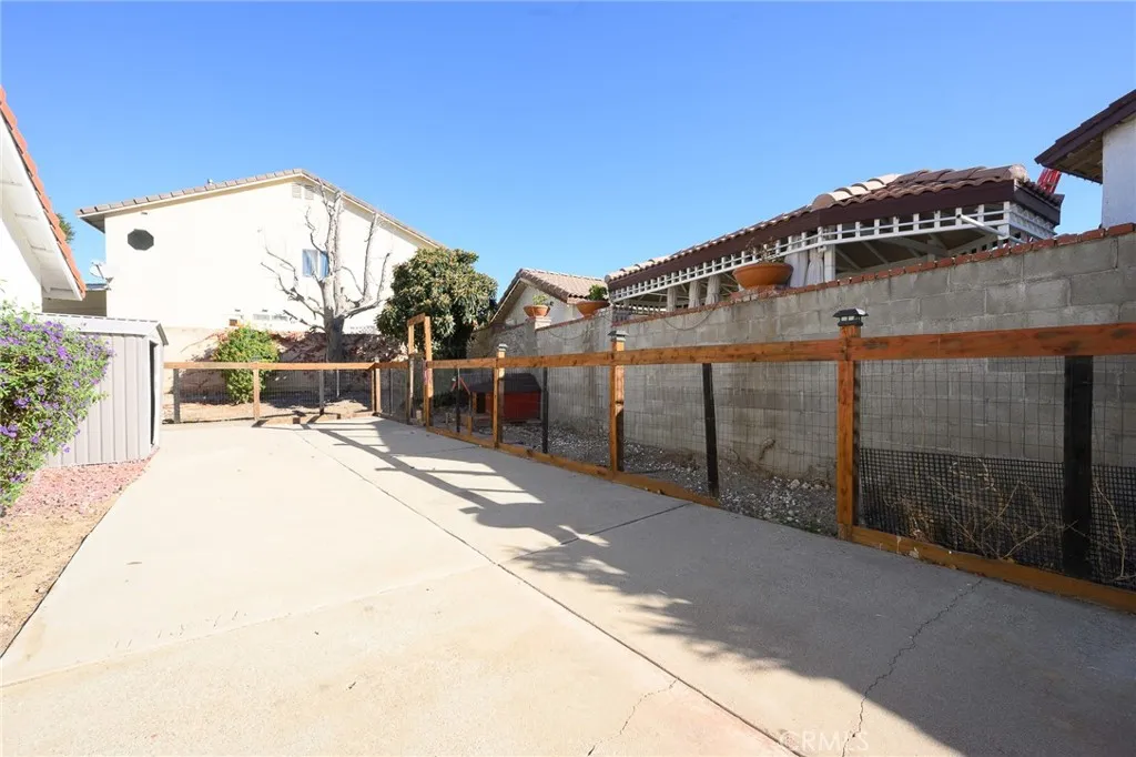 2350 N Beechwood, Rialto, California 92377 home-pic-38