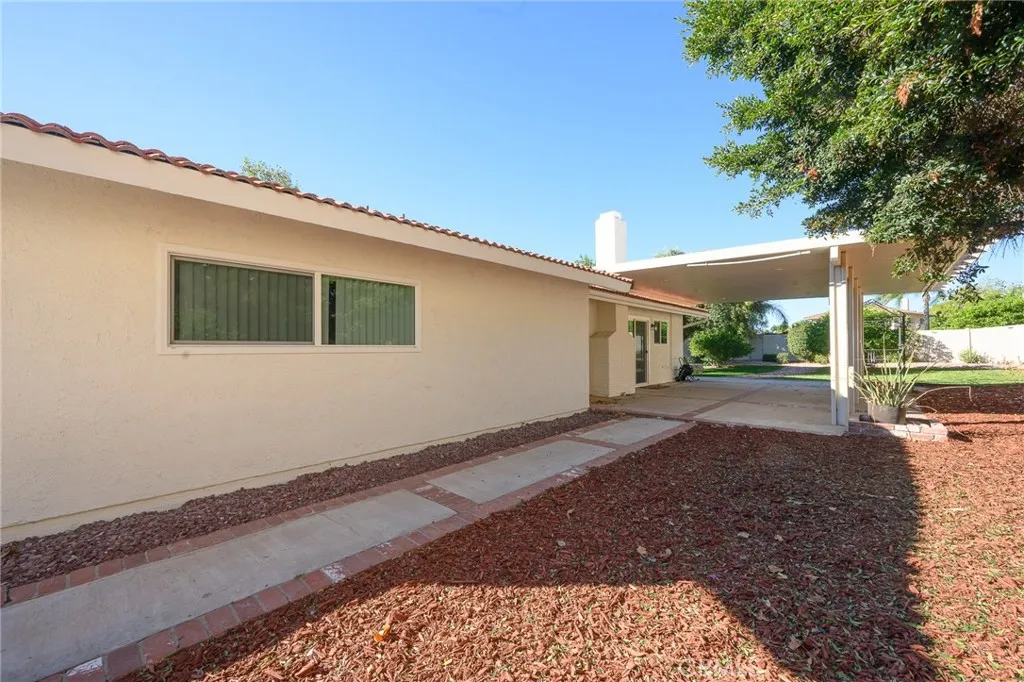 2350 N Beechwood, Rialto, California 92377 home-pic-31