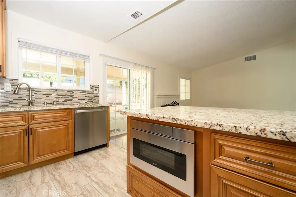 2350 N Beechwood, Rialto, California 92377 home-pic-10