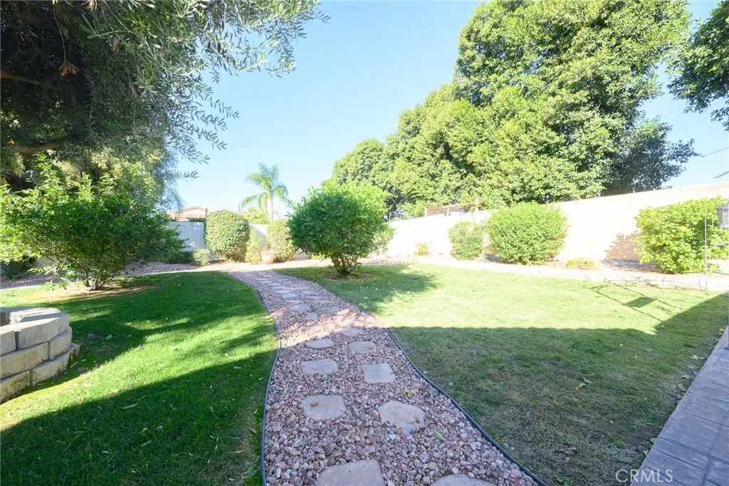 2350 N Beechwood, Rialto, California 92377 home-pic-33