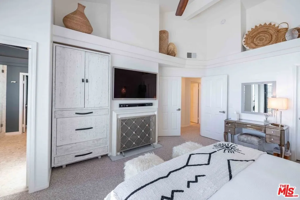 6465 Zuma View Place 161, Malibu, California 90265 home-pic-25