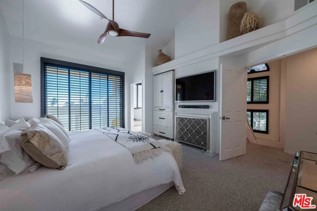 6465 Zuma View Place 161, Malibu, California 90265 home-pic-24