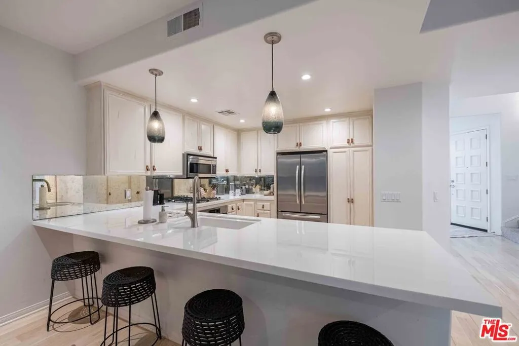 6465 Zuma View Place 161, Malibu, California 90265 home-pic-9