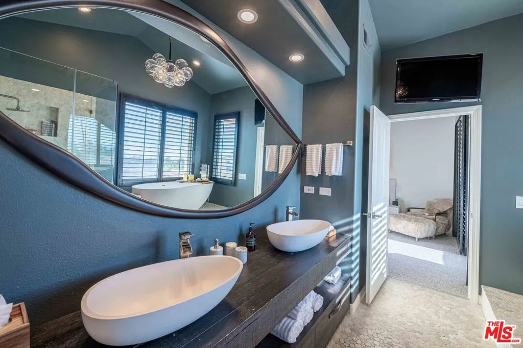 6465 Zuma View Place 161, Malibu, California 90265 home-pic-30