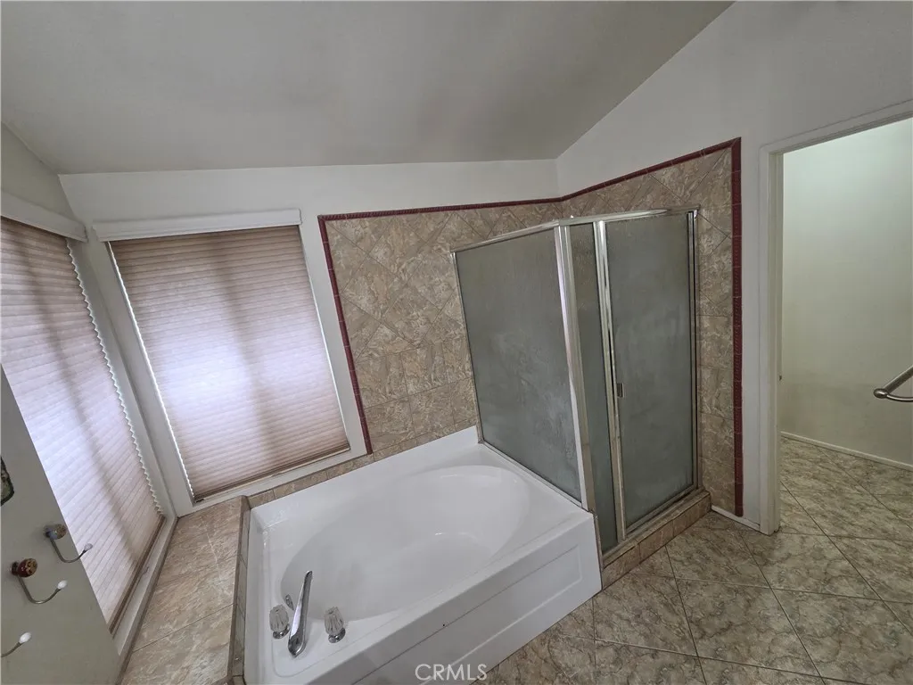 1669 Victoria Street W, Rialto, California 92376 home-pic-8