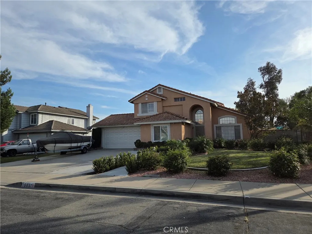 1669 Victoria Street W, Rialto, California 92376 home-pic-2