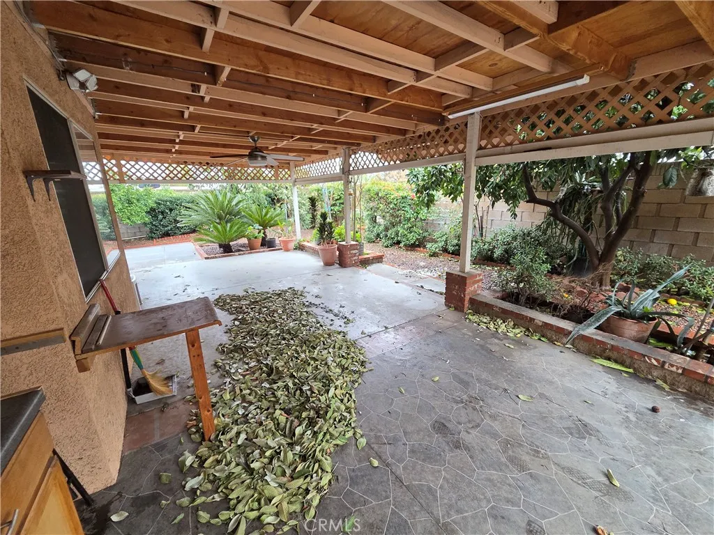 1669 Victoria Street W, Rialto, California 92376 home-pic-22