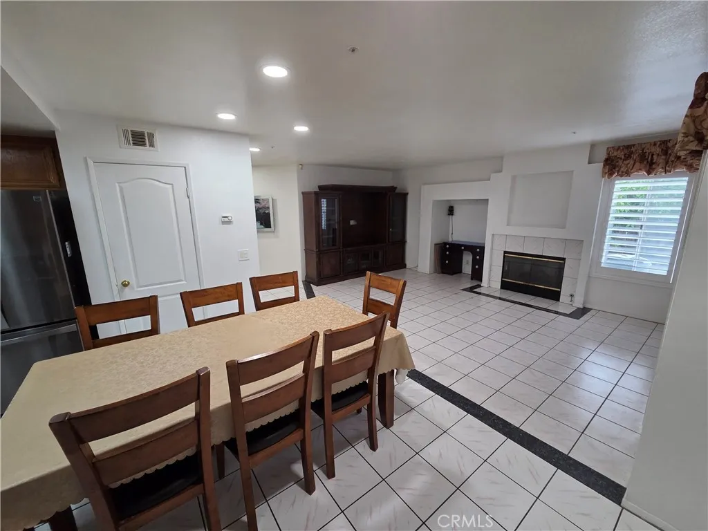 1669 Victoria Street W, Rialto, California 92376 home-pic-17