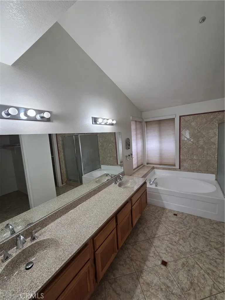 1669 Victoria Street W, Rialto, California 92376 home-pic-7