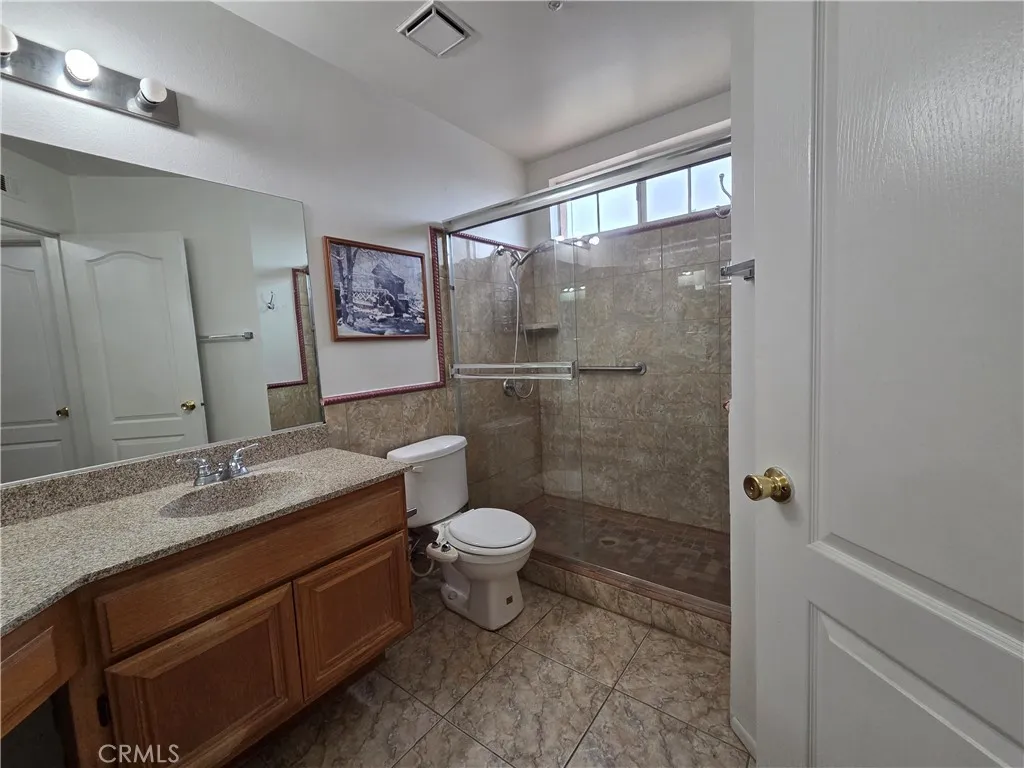 1669 Victoria Street W, Rialto, California 92376 home-pic-9