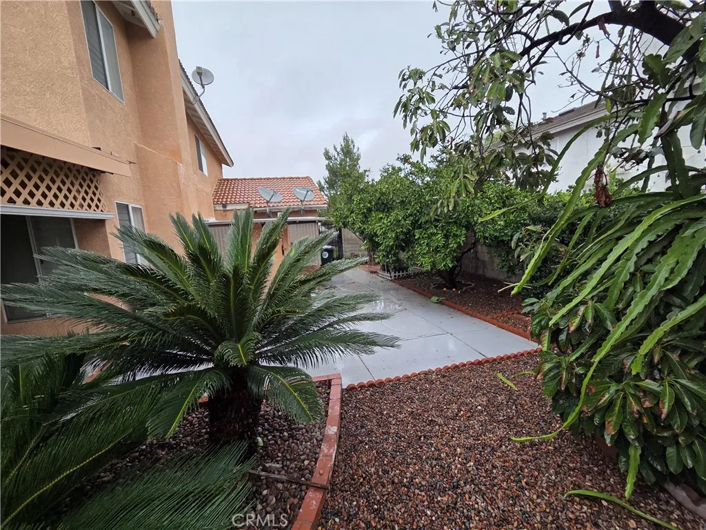 1669 Victoria Street W, Rialto, California 92376 home-pic-21