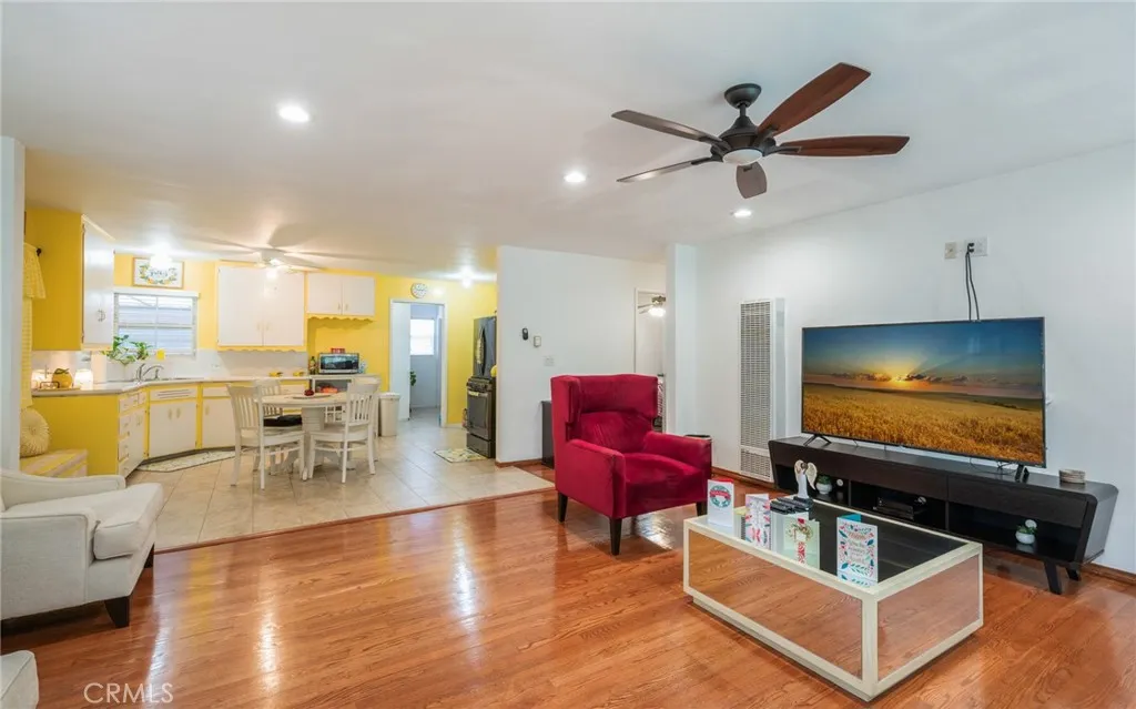 352 E 49th, Long Beach, California 90805 home-pic-2