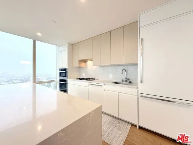 877 Francisco Street 3111, Los Angeles, California 90017