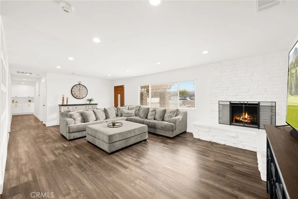 17528 Danbury, Hesperia, California 92345 home-pic-10