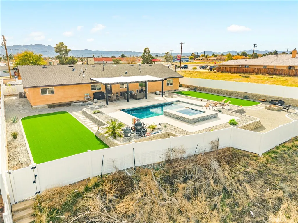 17528 Danbury, Hesperia, California 92345 home-pic-65