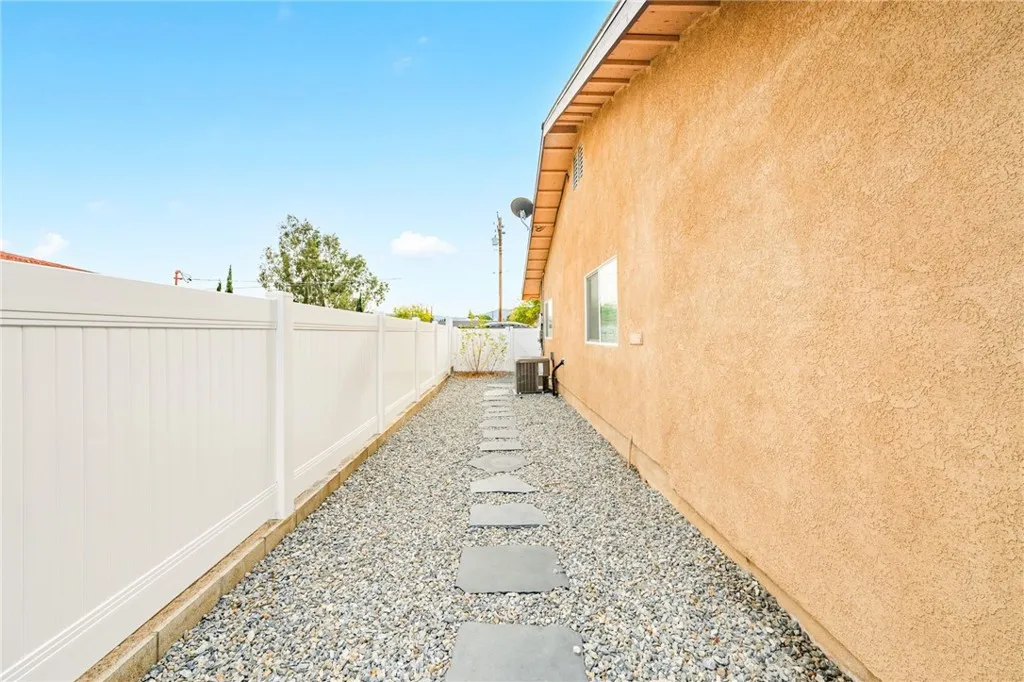 17528 Danbury, Hesperia, California 92345 home-pic-56