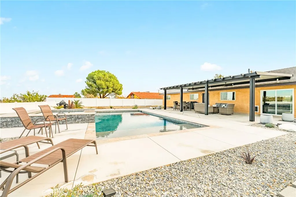 17528 Danbury, Hesperia, California 92345 home-pic-52